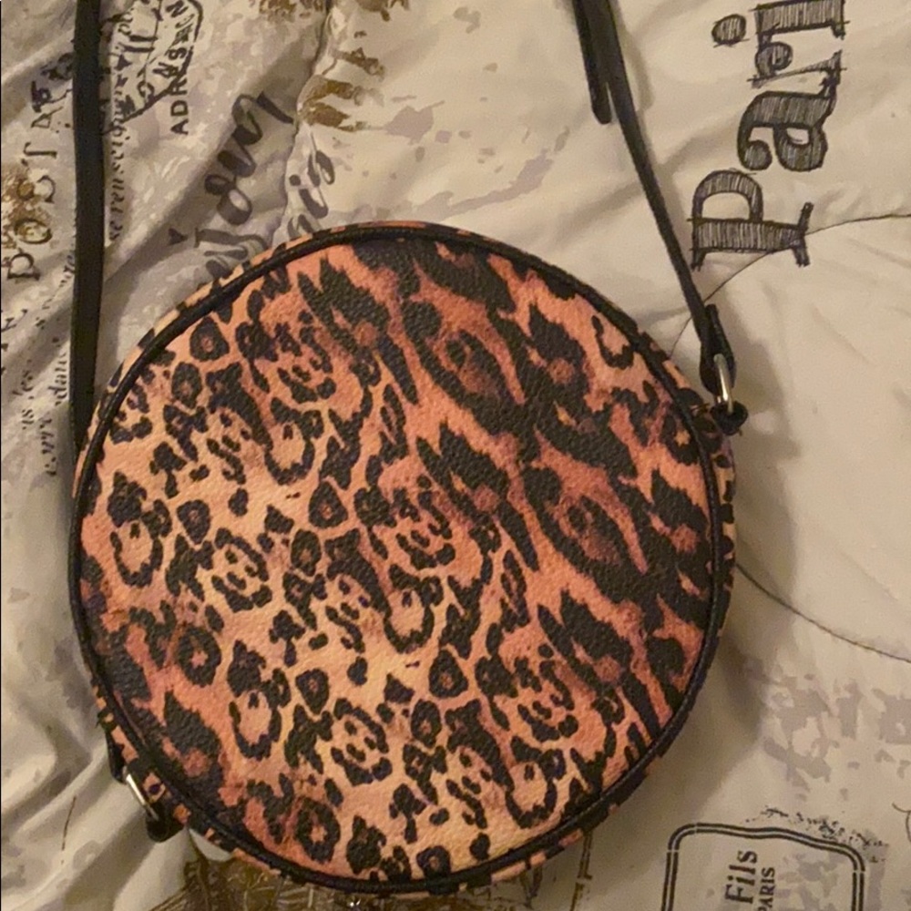 Cheetah Cross Body